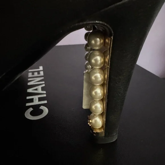 Chanel black leather faux pearls ankle boots - Picture 13 of 14